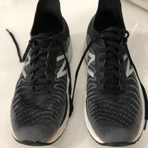 New Balance 860 V11 Mens 8.5 wide